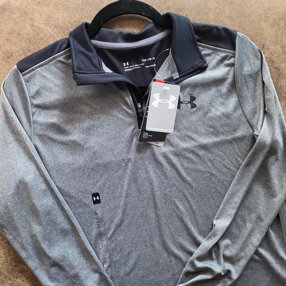 NWT size large dri fit Under Armour long sleeve shirt